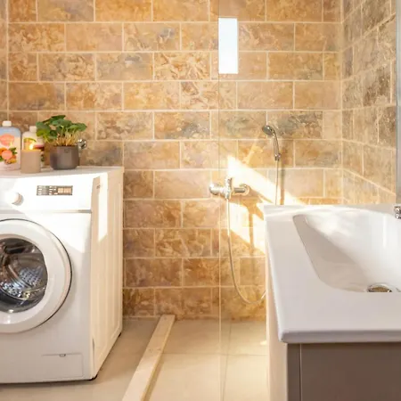 Urban Luxury 2br Prime Location Apartman